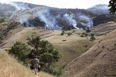 آتش‌سوزی در بلندی‌های گچان؛ صعب‌العبور بودن منطقه عملیات مهار را دشوار کرده است