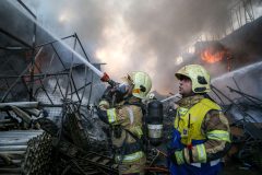 آتش‌سوزی در مجتمع تجاری دودلفین قشم مهار شد