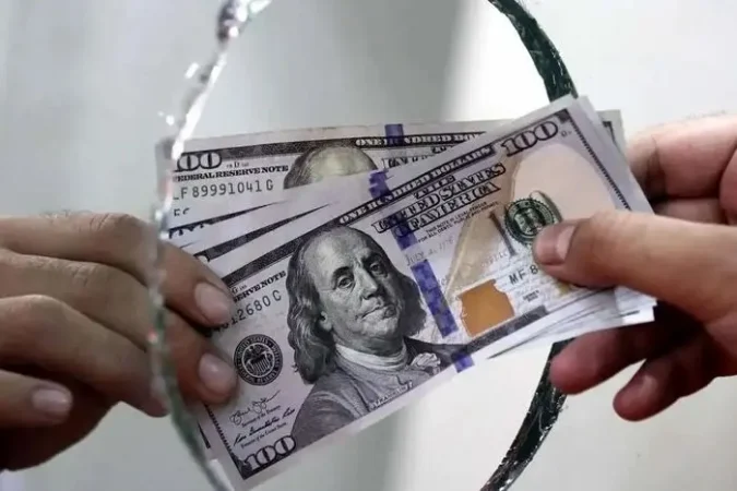 سقوط قیمت دلار در بازار آزاد (۳۰ تیر ۱۴۰۴) سقوط قیمت دلار در بازار آزاد (۳۰ تیر ۱۴۰۴)