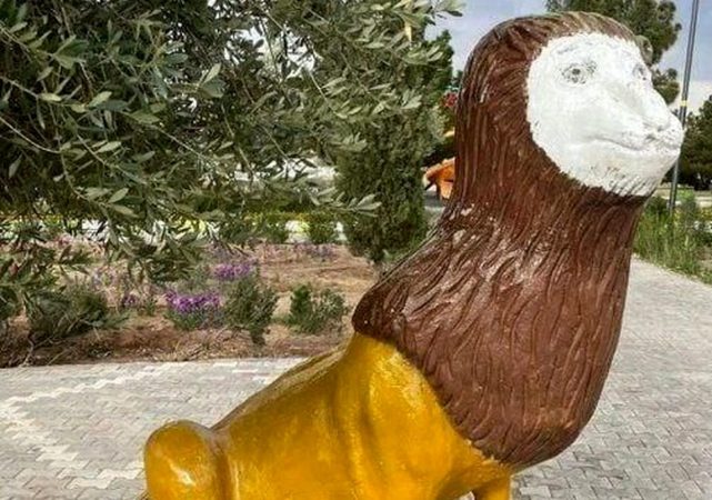 راز مجسمه‌های عجیب و غریب در برخی شهرها