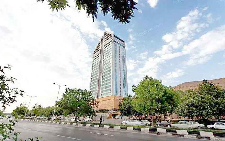 بررسی بهترین هتلهای نزدیک به جاذبههای تاریخی و فرهنگی شیراز اقامت در نزدیکی حافظیه و سعدیه؛ ترکیب آرامش و فرهنگ