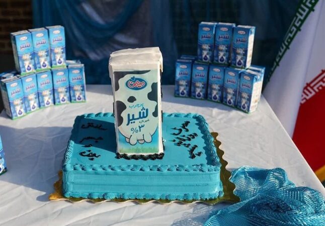 230 هزار دانش‌آموز شیر رایگان می‌گیرند