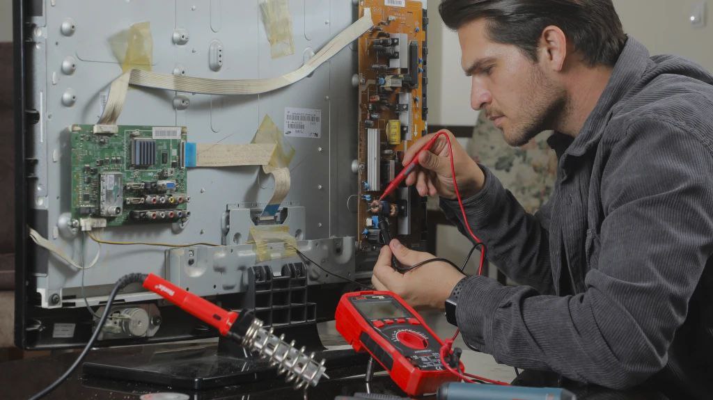 🛠️ مقدمه: چرا تعمیر تلویزیون سام اهمیت دارد؟ شایعترین مشکلات تلویزیون سام