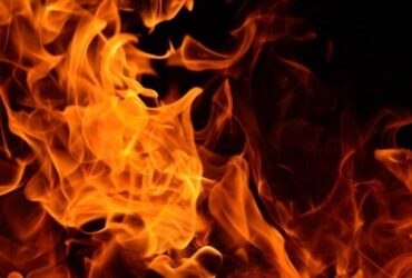 آتش‌سوزی گسترده در خیابان لاله زار تهران