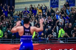 اعتراض کمیل قاسمی به تصمیمات داوری /فینال لیگ کشتی جنجالی شد