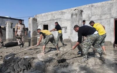 امدادرسانی نیروی دریایی ارتش به سیل‌زدگان بندر جاسک