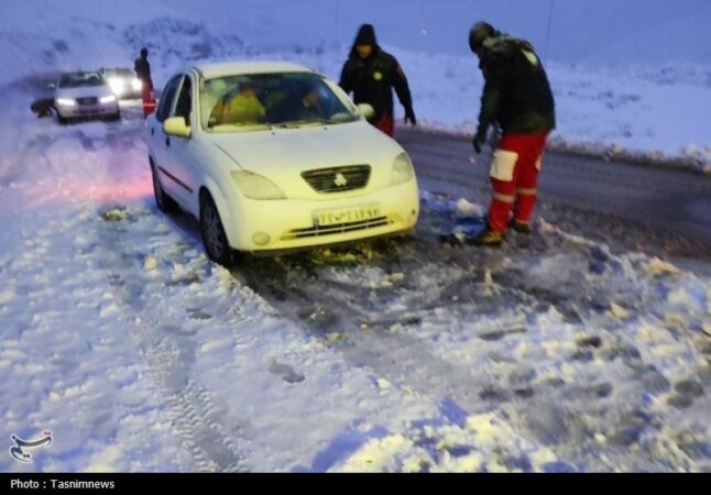 امدادرسانی هلال‌احمرخراسان رضوی به 1000 نفر در برف و کولاک