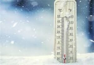 بارش برف در همدان ادامه‌دار است؛ کولاک و مه در گردنه‌ها