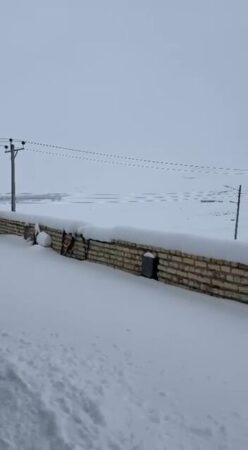 بارش سنگین برف در روستاهای کاشان
