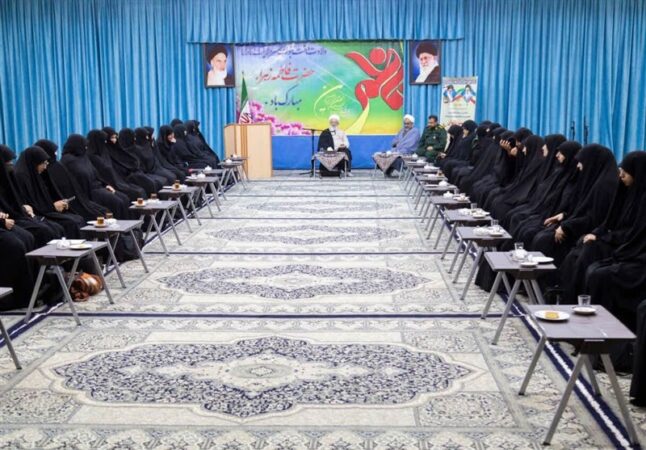 بانوان با الگوگیری از حضرت زهرا(س) نسل آینده را تربیت کنند