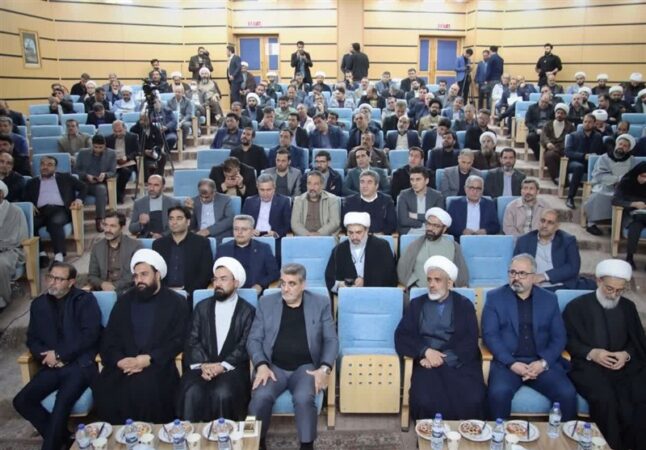 تجلیل از پیشگامان ترویج نماز در دستگاه‌های اجرایی سمنان