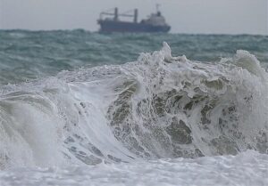 تردد های دریایی به جزیره قشم متوقف شد