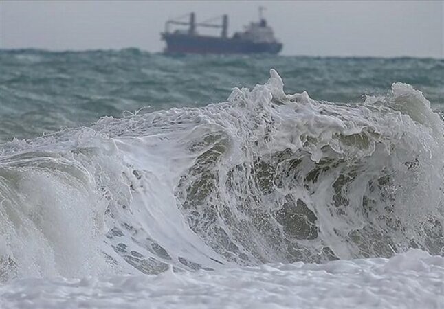 تردد های دریایی به جزیره قشم متوقف شد