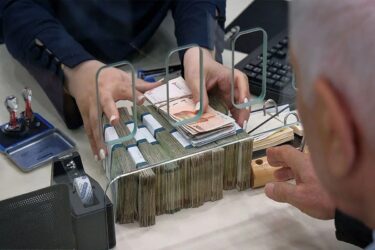 تصمیم عجیب یک نهاد/ بجای پرداخت وام اشتغال به متقاضیان وام‌ها را صرف ساخت یک پروژه می‌کنیم