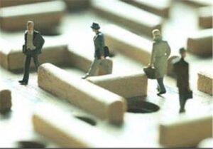 تعدیل‌های سلیقه‌ای کارفرمایان؛ راهی برای دور زدن تعهدات پایان سال