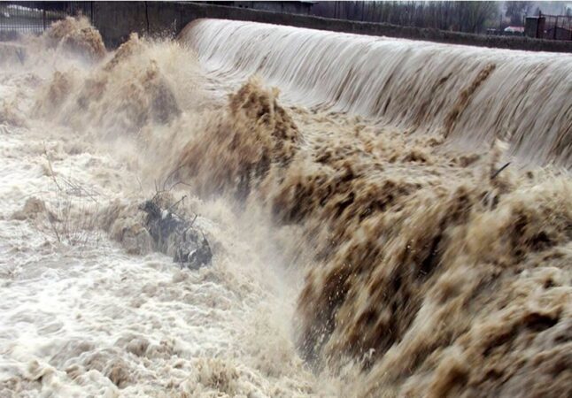 توصیه‌های آب منطقه‌ای فارس برای مواجهه با وضعیت قرمز هواشناسی