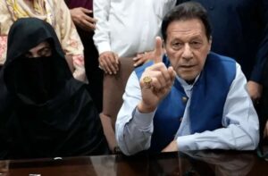 حکم عجیب دادگاه برای عمران خان و همسرش/ دریافت هدیه از مقامات خارجی دردسر ساز شد