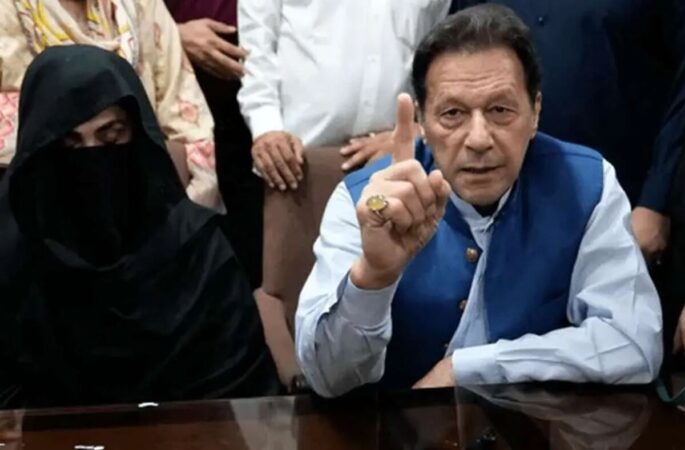 حکم عجیب دادگاه برای عمران خان و همسرش/ دریافت هدیه از مقامات خارجی دردسر ساز شد