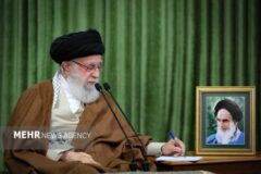 رهبر انقلاب: ایران پرچم مقابله با نظام سلطه را برافراشته است