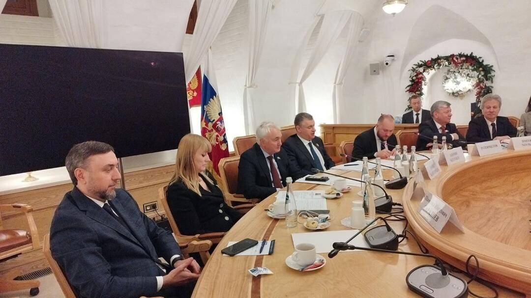 عزیزی: امنیت ایران و روسیه در هم تنیده است امنیت ایران و روسیه در همه تنیده است/ اهمیت توسعه مناسبات با توجه به اقدامات خصمانه غربیها