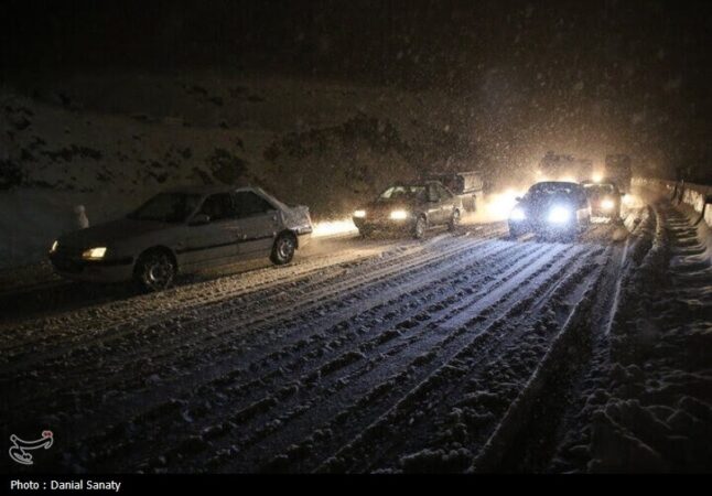عملیات برف روبی در محورهای خراسان رضوی/انسداد چند جاده مواصلاتی