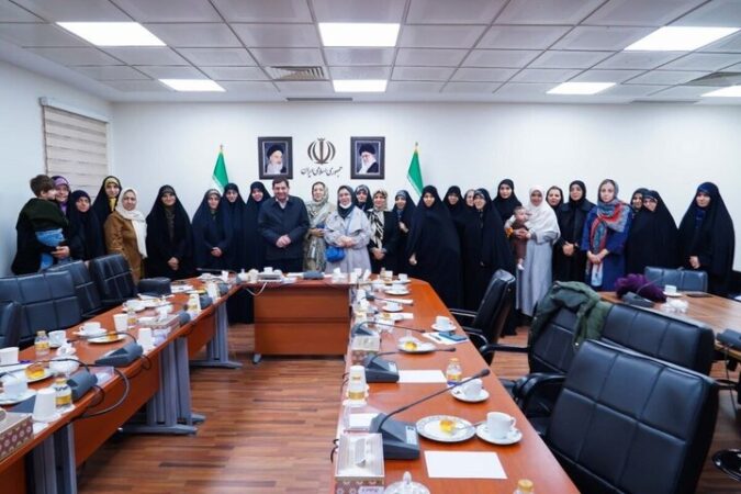 مخبر: بانوان در عرصه سیاست‌گذاری و اقتصاد دانش‌بنیان پیشرو باشند