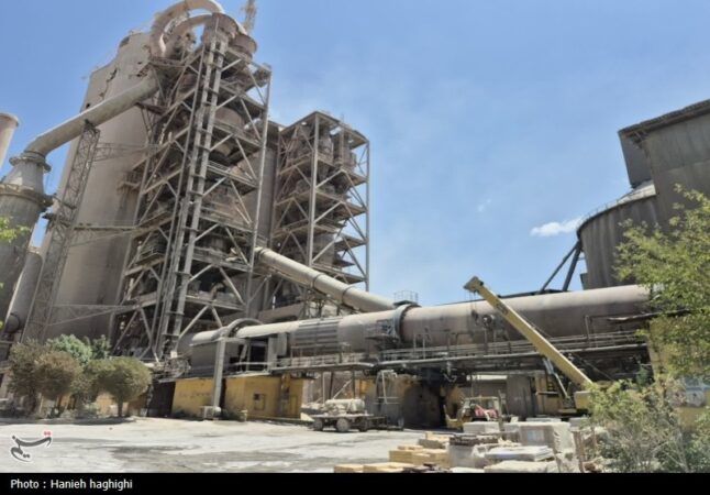 مدیرعامل اسبق کارخانه سیمان دورود و همدستانش به اتهام اختلاس دستگیر شدند