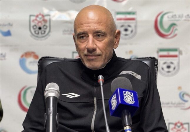 مربی تراکتور: مساوی مقابل ما برای تیم‌ها حکم برد را دارد/ بازیکنان ذوب‌آهن دنبال اتلاف وقت بودند