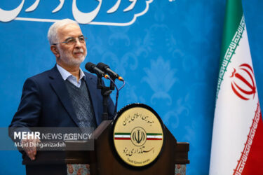 مومنی: سرمایه‌گذاری برای تولید صرفاً با شعار محقق نمی‌شود