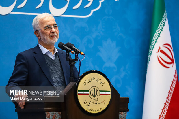 مومنی: سرمایه‌گذاری برای تولید صرفاً با شعار محقق نمی‌شود