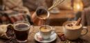 نبرد عطر و طعم: راهنمای جامع انتخاب بین قهوه عربیکا، ترک و چای ماسالا