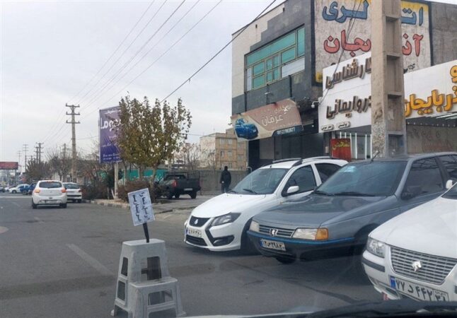 نمایشگاه‌های خودرو؛ بلای جان ترافیک و پیاده‌روهای جاده ساوه