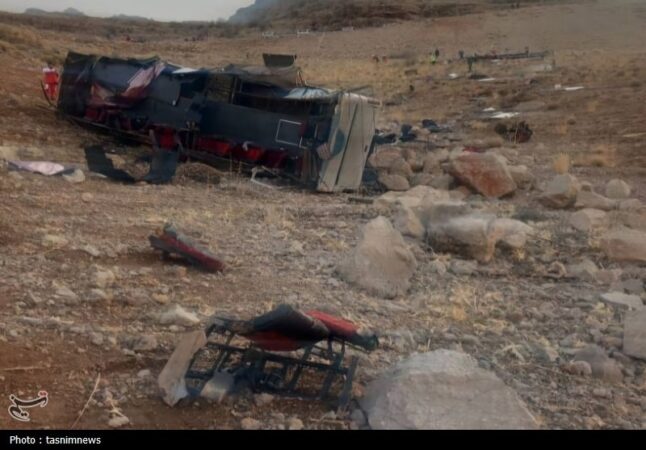 واژگونی اتوبوس در محور یاسوج ـ سمیرم با سه کشته‌