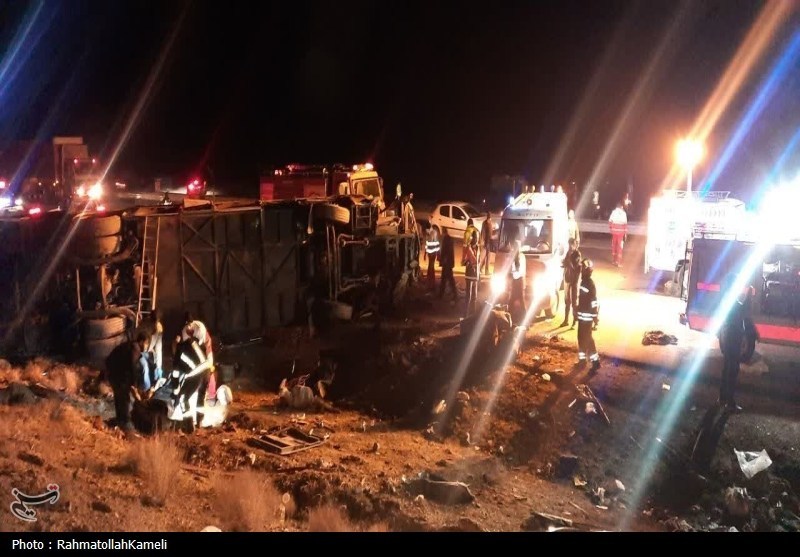 گزارش تصویری واژگونی اتوبوس در محور اصفهان-نطنز نطنز , اخبار نطنز , تصادف ,