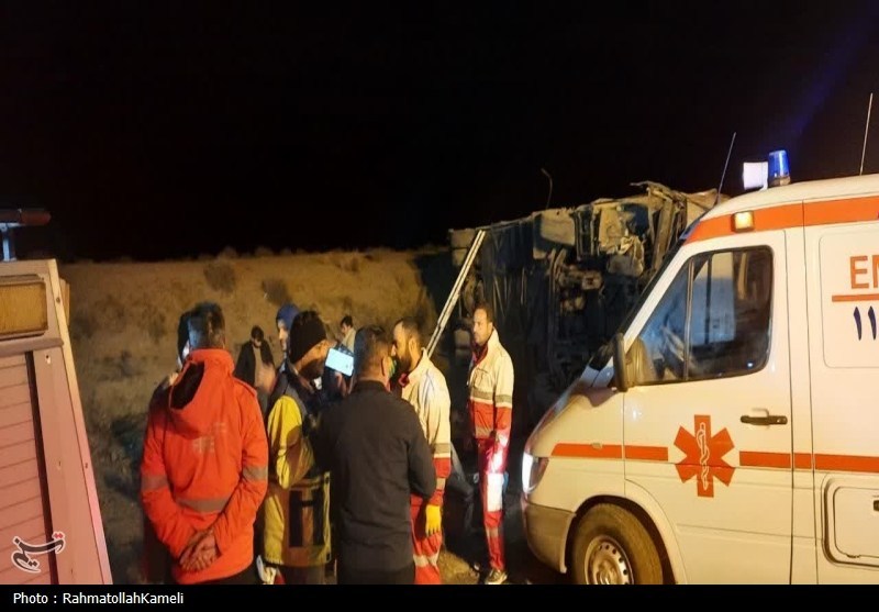 گزارش تصویری واژگونی اتوبوس در محور اصفهان-نطنز نطنز , اخبار نطنز , تصادف ,