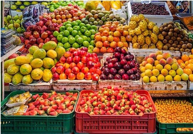 گزارش میدانی تسنیم از بازار میوه/ خانواده‌ها در حسرت پرتقال و سیب/ میوه هم کالای لوکس شد