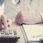 نحوه محاسبه مالیات مطب پزشکان + نکات مهم برای جلوگیری از جریمه