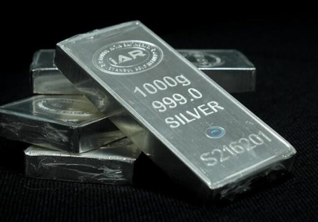 معامله 2.3 تن نقره در بورس