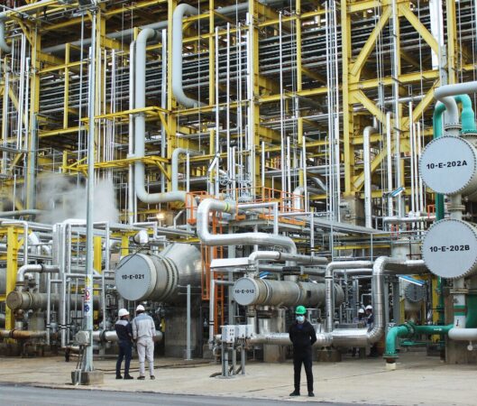 پتروشیمی ها تمام ارز خود را در بازار آزاد عرضه می کنند؟