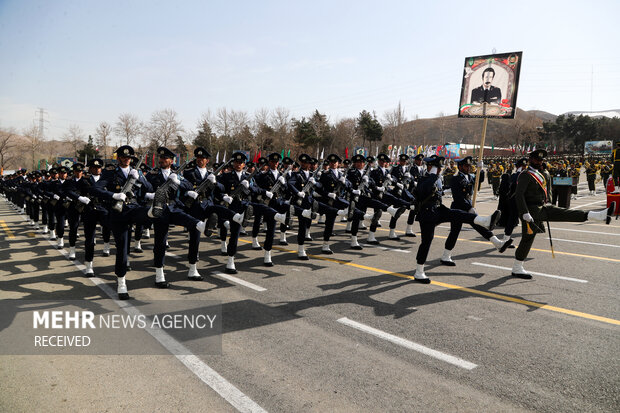 آیین اختتامیه دوره رزم مقدماتی هنرآموزان درجه‌داری ارتش برگزار شد