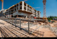 شرایط اقتصادی و بروکراسی اداری، ساخت‌وساز را با چالش مواجه کرده است