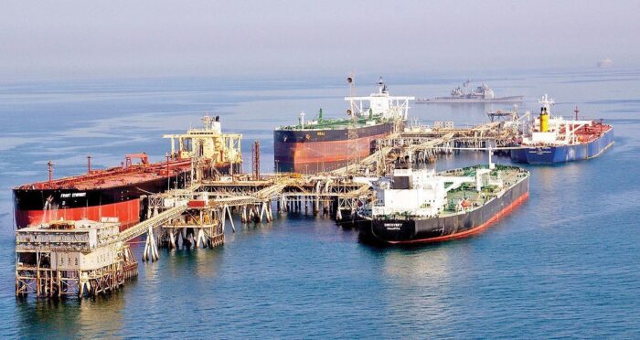 پیش‌بینی بلومبرگ درمورد قیمت نفت درصورت بسته‌شدن تنگهٔ هرمز