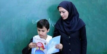 رفتار ارباب رعیتی با معلمان مدارس خصوصی/ به امید قبولی در گزینش، تن به استثمار می‌دهیم/  منطقِ حاکم در این مدارس جذب مشتری است