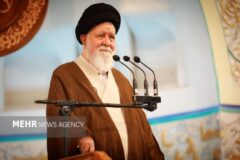 علم الهدی: گران فروشان پیاده نظام آمریکا در داخل کشور هستند