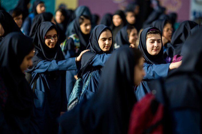 مدرسه هم «طبقاتی» شده؛ «بچه‌های باهوش با حسرت نگاه می‌کنند، برخی با پول و سهمیه دانشگاه‌ها می‌روند»