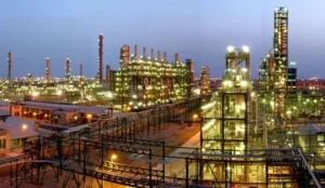 پیگیری بازگشت ۱۸ میلیارد دلار ارز صادراتی برای جبران خسارت پتروشیمی‌ها