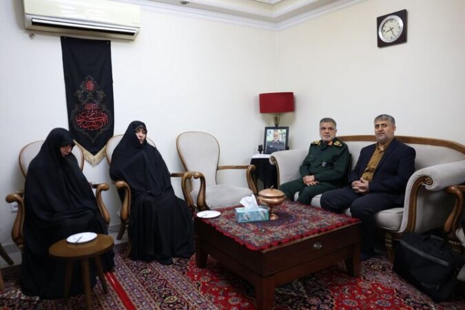 دیدار معاون هماهنگ‌کننده نیروی زمینی سپاه با خانواده شهید  ابراهیم‌زاد