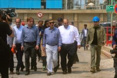 بازدید معاون اجرایی رئیس جمهور از پتروشیمی جم در عسلویه؛ تأکید وی بر تسریع روند بازسازی و بازگشت به تولید