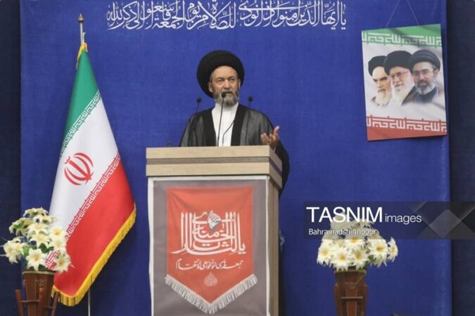 امام جمعه اردبیل: محاصره دریایی ترامپ قطعا محکوم به شکست است