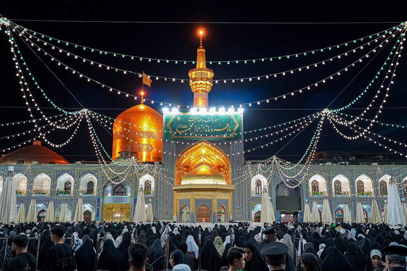 امتداد رحمت نبوی در حریم رضوی؛جلوههایی از دلدادگی زائران شمس الشموس حرم امام رضا(ع) , امام رضا (ع) , پیامبر(ص) , حضرت محمد (ص) , امام صادق (ع) , هفته وحدت , آستان قدس رضوی , مشهد مقدس , اخبار مشهد ,